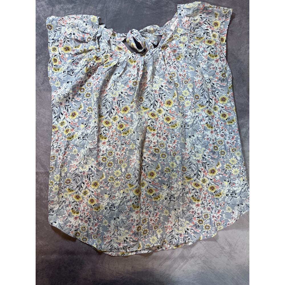 LC Lauren Conrad Blouse Top Womens Size Medium Gray Floral Tie Back Short Sleeve